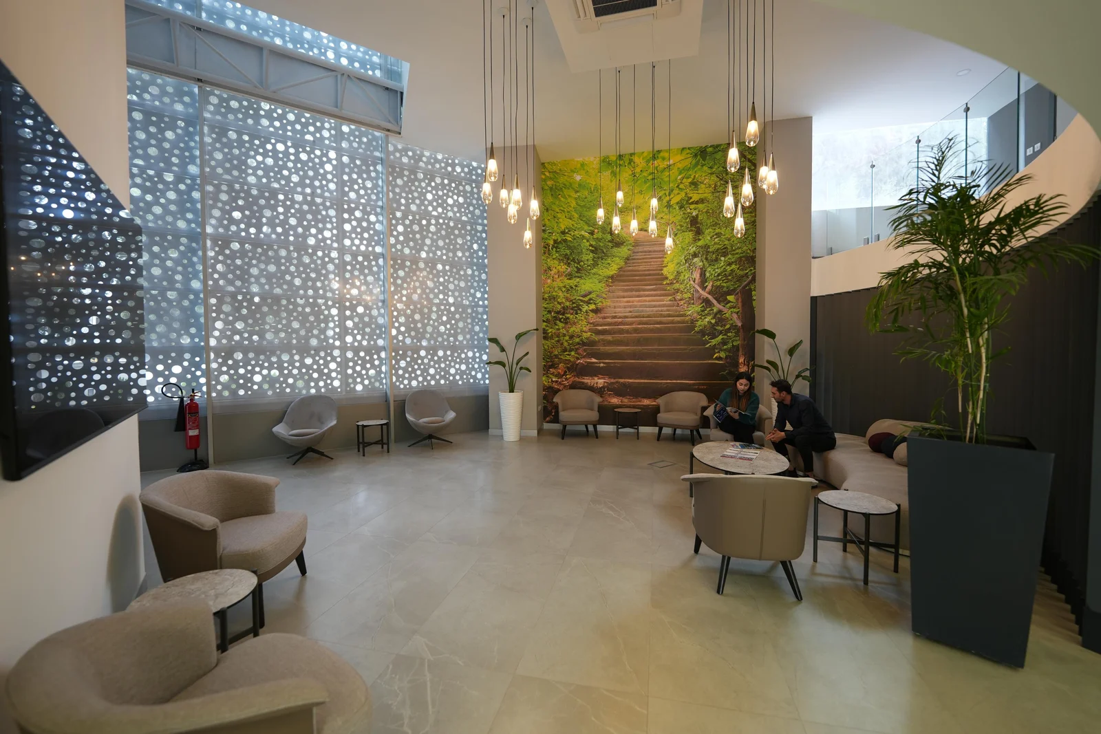Bright and spacious patient waiting area at Ventus IVF